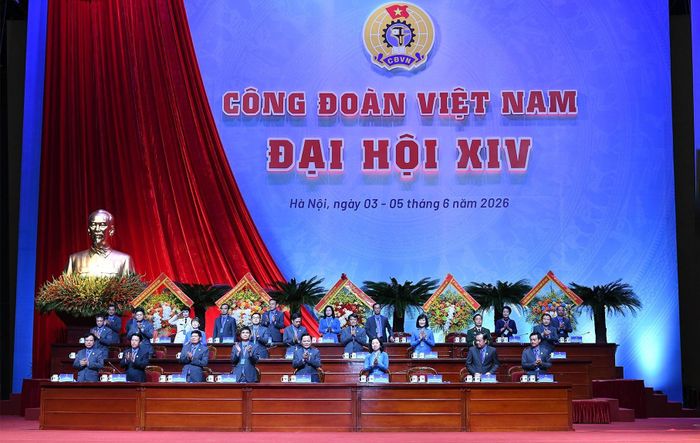 Đoàn Chủ tịch Đại hội XIV Công đoàn Việt Nam. Ảnh: Lâm Hiển