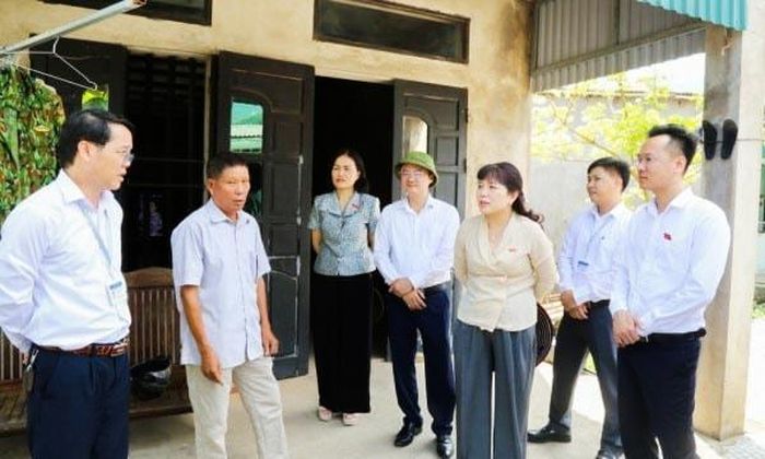 Đoàn khảo sát làm việc với xã Hoành Mô. Ảnh: Nguyễn Thanh