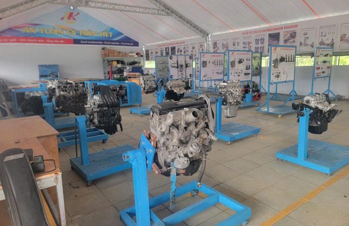 Trang thiết bị phục vụ cho việc thực hành tại một xưởng thực hành của Trường CĐ Bách khoa Sài Gòn. Ảnh: Quang Phương