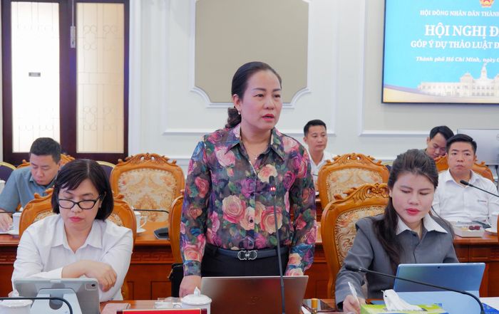 Bí thư Đảng ủy, Chủ tịch HĐND phường Bình Quới Đỗ Thị Minh Quân phát biểu. Ảnh: Hoa Lê