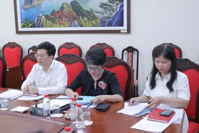 Các đại biểu tham dự cuộc làm việc