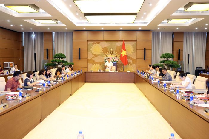 Quang cảnh phiên họp