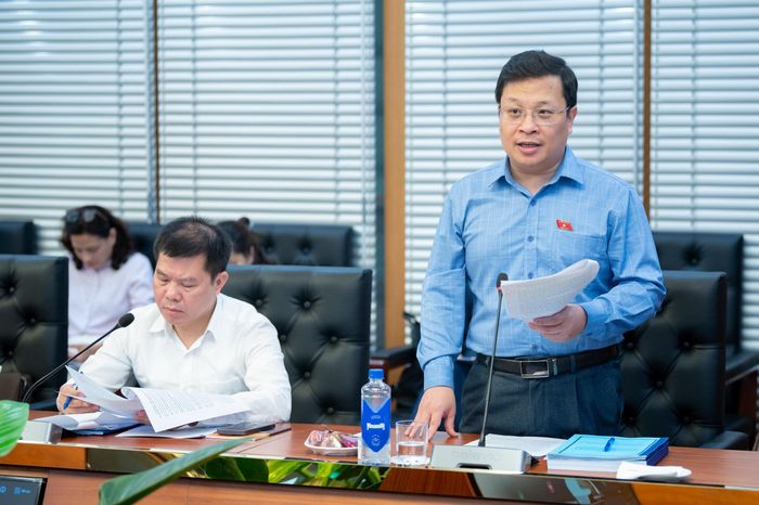 ĐBQH hoạt động chuyên trách tại Ủy ban Pháp luật và Tư pháp Nguyễn Danh Tú phát biểu. Ảnh: Phạm Thắng