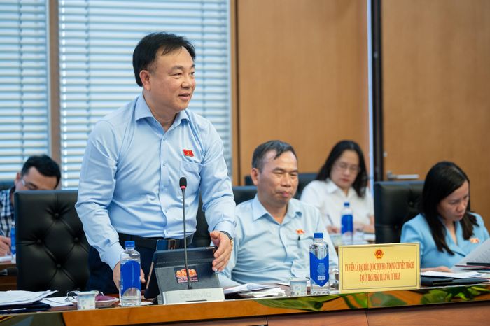 ĐBQH hoạt động chuyên trách tại Ủy ban Pháp luật và Tư pháp Nguyễn Công Long phát biểu. Ảnh: Phạm Thắng
