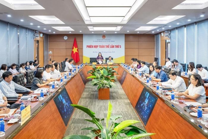 Toàn cảnh phiên họp. Ảnh: Phạm Thắng