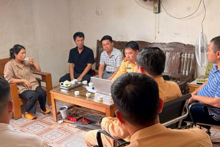 Đoàn liên ngành làm việc với các chủ bến bãi, yêu cầu dừng hoạt động, chấp hành quyết định của chính quyền địa phương