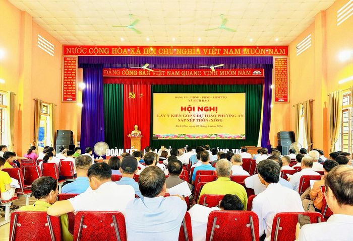 Toàn cảnh Hội nghị lấy ý kiến dự thảo phương án sắp xếp thôn (xóm).