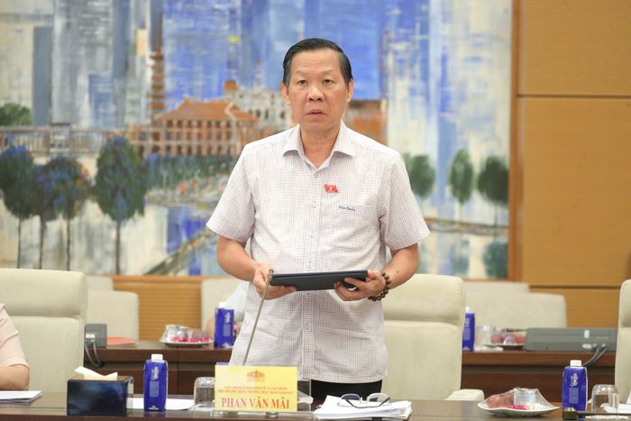 Chủ nhiệm Ủy ban Kinh tế và Tài chính Phan Văn Mãi phát biểu