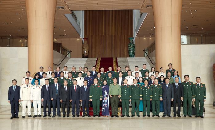 Ủy ban Quốc phòng, An ninh và Đối ngoại chụp ảnh lưu niệm tại Phiên họp toàn thể lần thứ Nhất, Ủy ban Quốc phòng, An ninh và Đối ngoại nhiệm kỳ Quốc hội khóa XVI, ngày 7/4/2026. Ảnh: Trung Thành