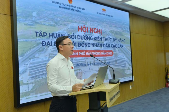 Ủy viên Ban Thường vụ Thành ủy, Phó Chủ tịch Thường trực HĐND TP. Hải Phòng Đào Trọng Đức phát biểu tại Hội nghị. Ảnh: Bảo Ngọc