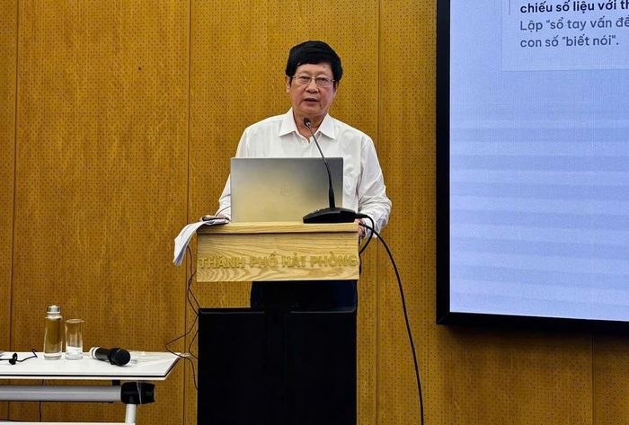 Phó Chủ nhiệm Ủy ban về Các Vấn đề Xã hội của Quốc hội khóa XIII Đỗ Mạnh Hùng trao đổi tại Hội nghị. Ảnh: Bảo Ngọc