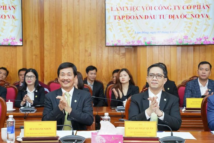 Ông Bùi Thành Nhơn và ông Bùi Cao Nhật Quân - Chủ tịch HĐQT Novaland tại buổi làm việc. Ảnh: CTTĐT tỉnh Lâm Đồng