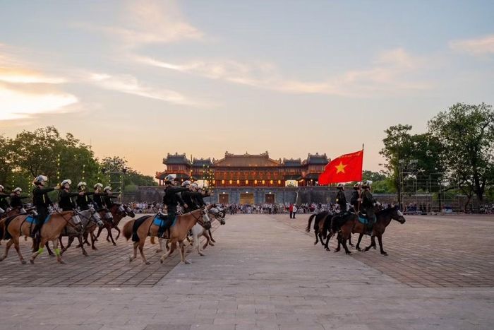 Màn biểu diễn kỵ binh của lực lượng Cảnh sát cơ động.