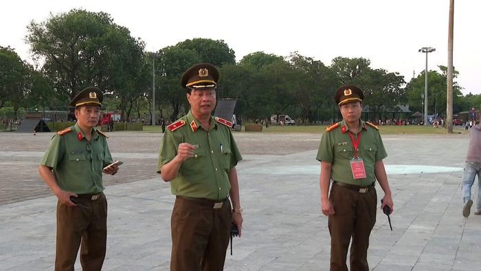Thiếu tướng Lê Hồng Hiệp, Phó Cục trưởng Cục Công tác chính trị- Phó Trưởng Ban Chỉ đạo Hội thao chỉ đạo tại buổi hợp luyện.