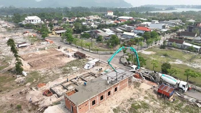 Thời điểm các hộ dân nằm trong vùng Dự án tự nguyện tháo dỡ nhà và chuyển đến khu tái định cư.