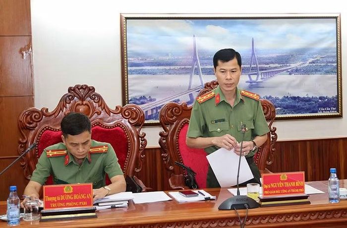 Đại tá Nguyễn Thanh Bình, Phó Giám đốc Công an thành phố phát biểu tại cuộc họp.