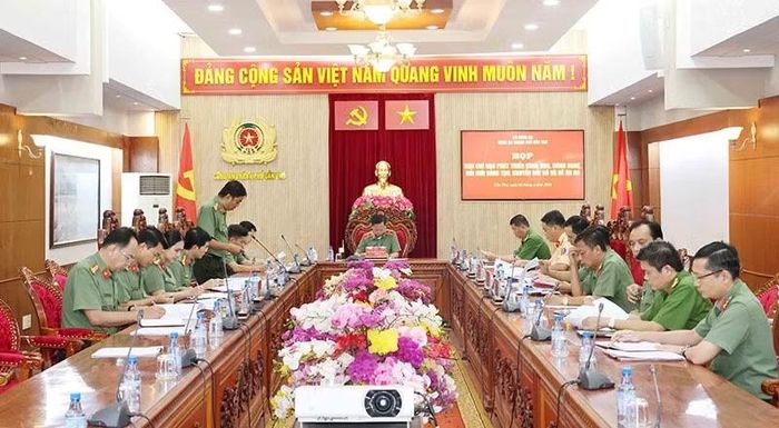 Các đại biểu tham dự cuộc họp.