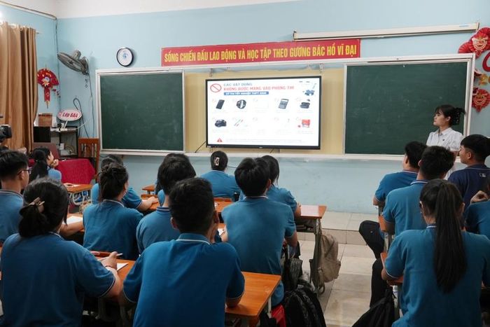 Học sinh các trường được phổ biến kỹ càng quy chế của kỳ thi. Ảnh: HN