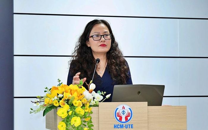 Vụ trưởng Vụ Pháp chế Mai Thị Anh phát biểu khai mạc tập huấn.