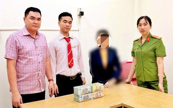 Công an phường Trảng Bom và ngân hàng đã kịp thời ngăn chặn người phụ nữ chuyển 1,3 tỷ đồng cho kẻ lừa đảo. Ảnh: CAĐN