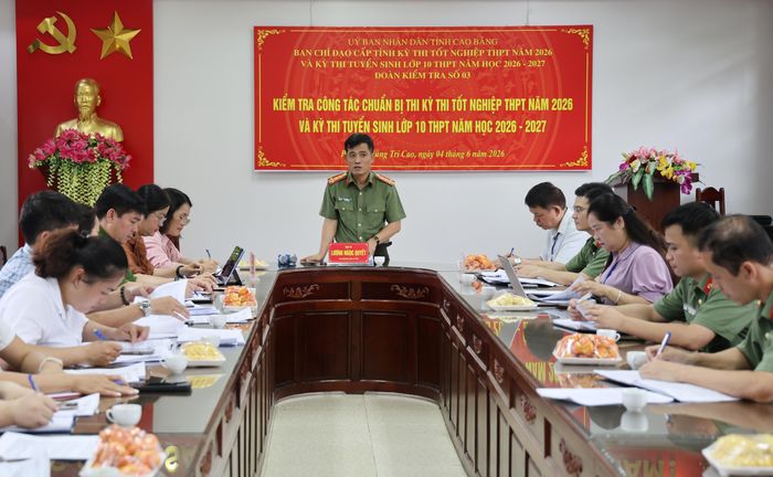Đại tá Lương Ngọc Quyết, Phó Giám đốc Công an tỉnh phát biểu tại buổi kiểm tra.