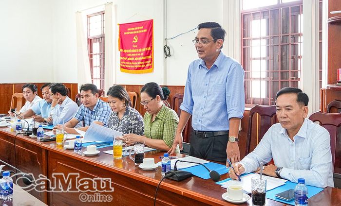 Trưởng Ban Pháp chế HĐND tỉnh Cà Mau Hoàng Đình Liêm phát biểu tại buổi làm việc.
