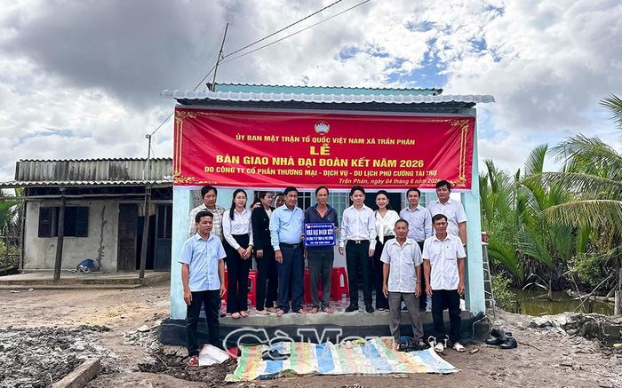  Lễ bàn giao nhà cho gia đình ông Lê Văn Chó ở ấp Phú Điền.