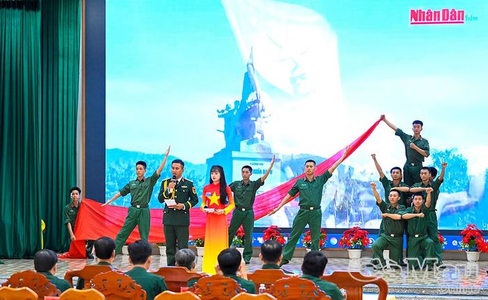  Phần thi tuyên truyền viên trẻ lồng ghép sân khấu hóa mang đến nhiều tiết mục đặc sắc tại hội thi.