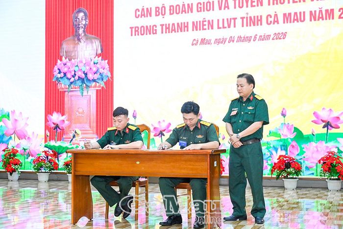  Các đội tham gia phần thi kiến thức bằng hình thức trắc nghiệm.