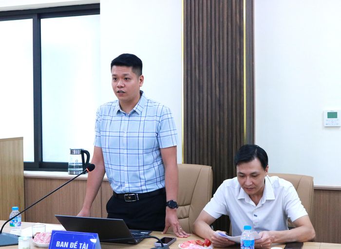 CN. Trần Hoàng Minh - Cục Công nghệ thông tin - trình bày kết quả nghiên cứu. Ảnh: N.Ly
