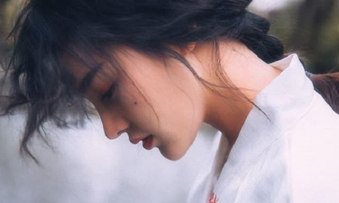 Vòng cổ nhỏ - dấu hiệu nội tiết ổn định. Ảnh minh họa