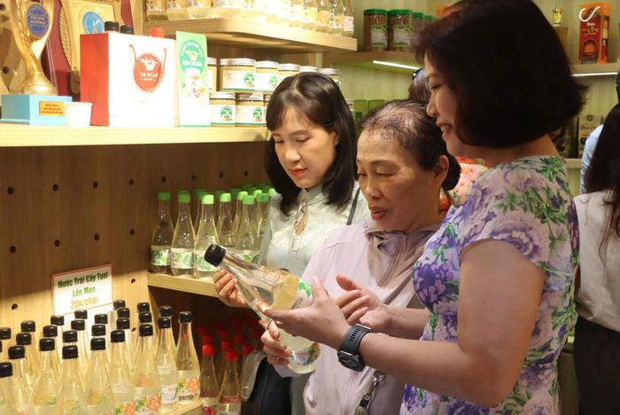 “Chợ phiên Kinh Bắc” không chỉ góp phần đưa nông sản địa phương đến gần hơn với người dân Thủ đô mà còn giúp người tiêu dùng có thêm cơ hội tiếp cận các sản phẩm chất lượng, rõ nguồn gốc với mức giá ưu đãi.