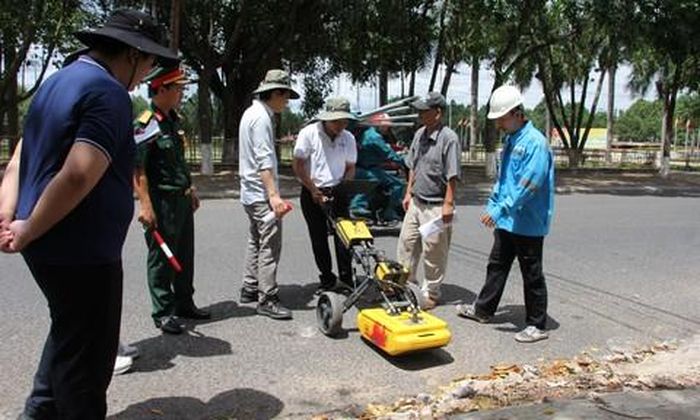 Theo các tài liệu và nhân chứng, khu vực đường Trường Chinh có các mộ liệt sĩ tập thể.