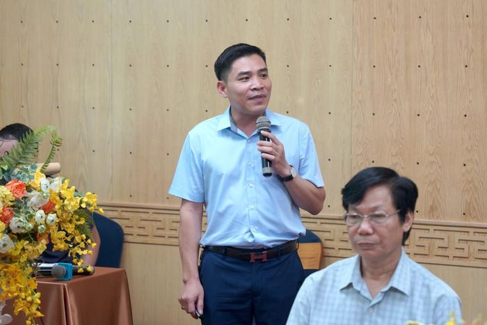 Tiến sĩ Lã Nguyên Khang, Viện Sinh thái rừng và Môi trường, Trường Đại học Lâm nghiệp trình bày tham luận về hiện trạng rà soát, đối chiếu bản đồ diện tích đất lâm nghiệp, rừng do UBND xã quản lý, nhấn mạnh yêu cầu dữ liệu phải sát thực địa, ranh giới phải rõ ràng.