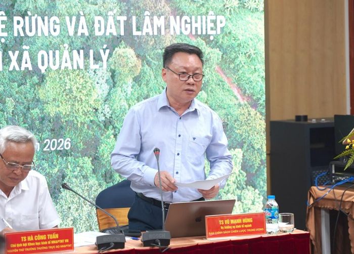 Tiến sĩ Vũ Mạnh Hùng, Vụ trưởng Vụ Kinh tế ngành, Ban Chính sách, Chiến lược Trung ương phát biểu kết luận hội thảo.