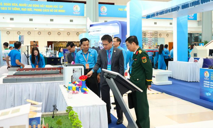 Tham dự Đại hội có 780 đại biểu ưu tú, đại diện cho ý chí, nguyện vọng và trí tuệ của gần 10 triệu đoàn viên công đoàn cả nước. Đây là những cán bộ công đoàn, đoàn viên tiêu biểu đại diện cho các ngành nghề, lĩnh vực, địa phương, đơn vị trong cả nước.