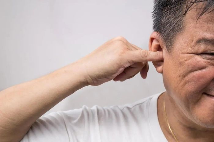 Móng tay như công cụ tiện lợi luôn đem bên mình. (Ảnh: MedicalNews)