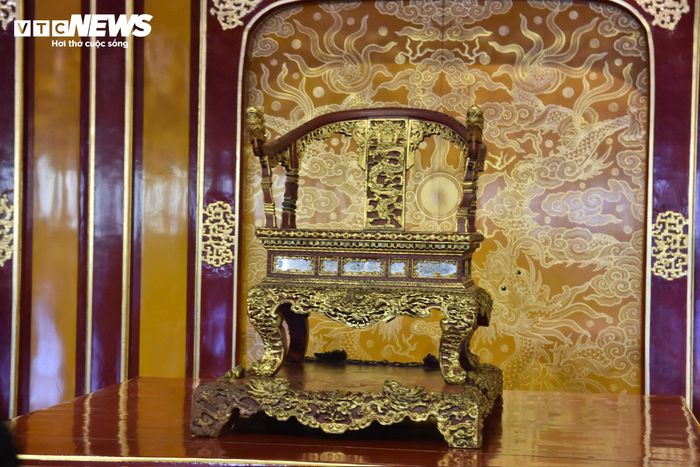 Được biết, “Ngai vua triều Nguyễn” là hiện vật đặc biệt quan trọng trong hệ thống di sản cung đình Huế, được Thủ tướng Chính phủ công nhận là bảo vật quốc gia. 