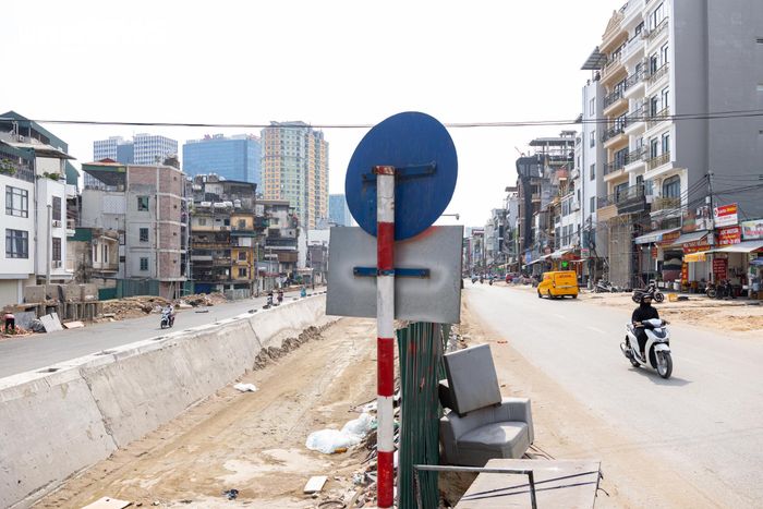 Dự án đầu tư xây dựng đường Vành đai 1 đoạn Hoàng Cầu - Voi Phục có chiều dài khoảng 2,274km, được thiết kế với mặt cắt ngang rộng 50m. Tuyến đường bắt đầu từ khu vực giao cắt Hoàng Cầu - La Thành - Yên Lãng và kết thúc tại nút giao Voi Phục. Với tổng mức đầu tư hơn 7.210 tỷ đồng, đây là một trong những dự án giao thông trọng điểm của Hà Nội, do Ban Quản lý dự án đầu tư xây dựng công trình dân dụng Hà Nội làm chủ đầu tư.