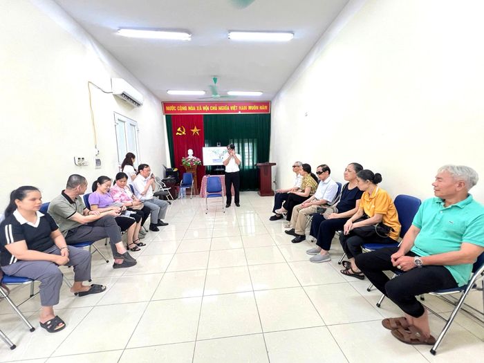 Lớp học giúp hội viên khiếm thị tiếp cận điện thoại thông minh và ứng dụng AI để phục vụ nhu cầu học tập, giải trí, kết nối trong đời sống hằng ngày.