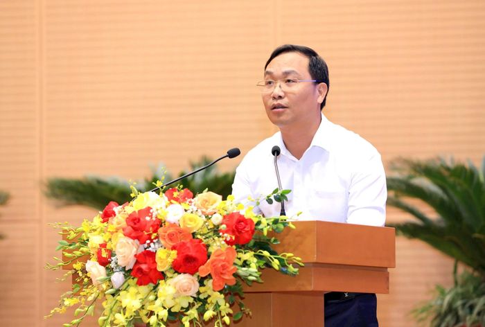 Chánh Văn phòng UBND thành phố, Trưởng ban Biên tập Cổng thông tin điện tử thành phố Nguyễn Tiến Thiết phát biểu. Ảnh: Đình Hiệp