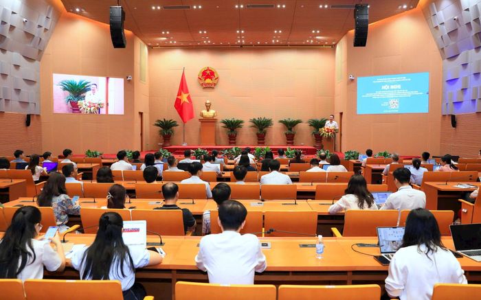 Tại hội nghị, các báo cáo viên của Cổng thông tin điện tử Chính phủ đã trao đổi nhiều nội dung thiết thực. Ảnh: Đình Hiệp