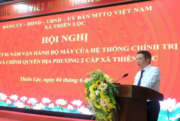 Bí thư Đảng ủy, Chủ tịch HĐND xã Thiên Lộc Phạm Xuân Toàn phát biểu tại hội nghị. Ảnh: Tú Linh