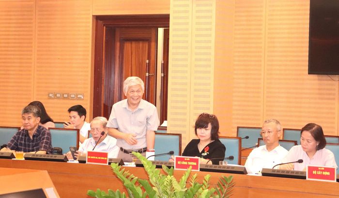 Các đại biểu đề xuất cơ chế phối hợp trong liên kết vùng trong bảo vệ môi trường giữa các tỉnh, thành phố trong Vùng Thủ đô. Ảnh: Hoàng Sơn