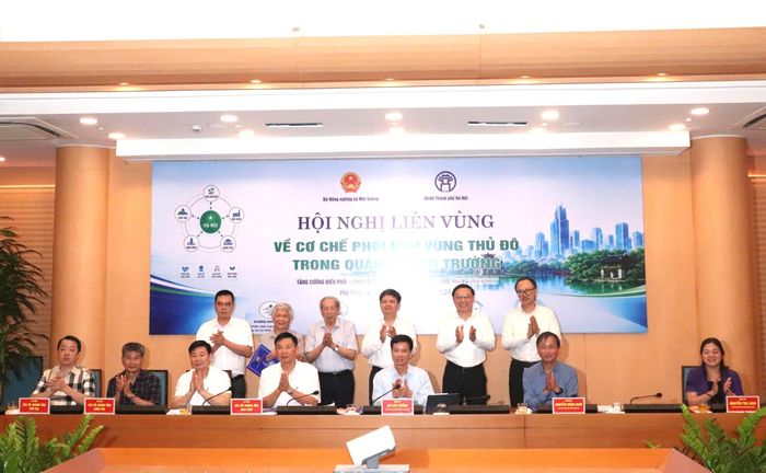 Các địa phương ký quy chế phối hợp bảo vệ môi trường. Ảnh: Hoàng Sơn