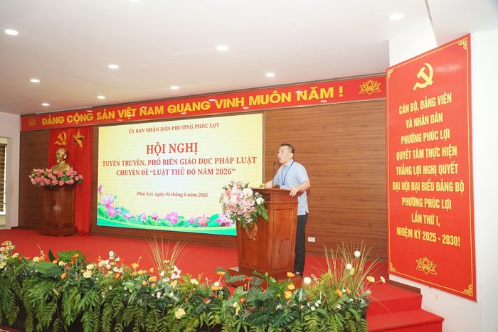 Phó Chủ tịch UBND phường Phúc Lợi Bùi Anh Tuấn kết luận hội nghị. Ảnh: Nguyễn Bình