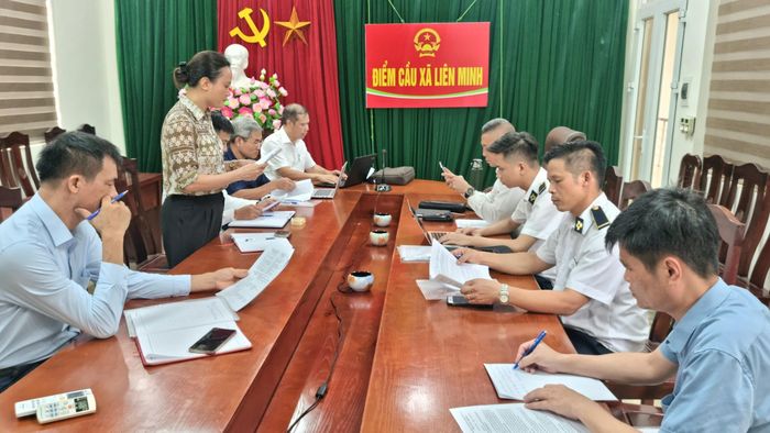Đoàn kiểm tra số 3 của Sở Nông nghiệp và Môi trường Hà Nội làm việc với các xã: Hoài Đức, Liên Minh. Ảnh: Ánh Dương