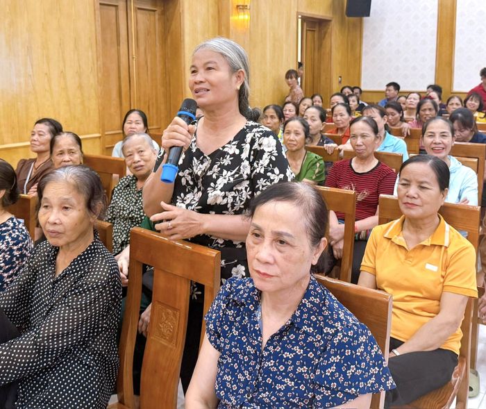 Bà Khương Thị Hải - TDP Tràng là 1 trong những cử tri đã bày tỏ sự phấn khởi trước những kết quả phát triển của địa phương thời gian qua. Ảnh: PV