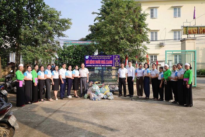Các đại biểu tham dự lễ phát động bảo vệ môi trường tại xã Suối Hai. Ảnh: Khuất Duyên