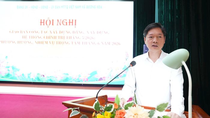 Bí thư Đảng ủy, Chủ tịch HĐND xã Phùng Bá Nhân kết luận hội nghị. Ảnh: PN